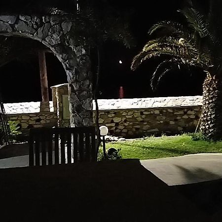 Villa Το Πετρινο Agia Marina Mikrolimanou Exterior foto